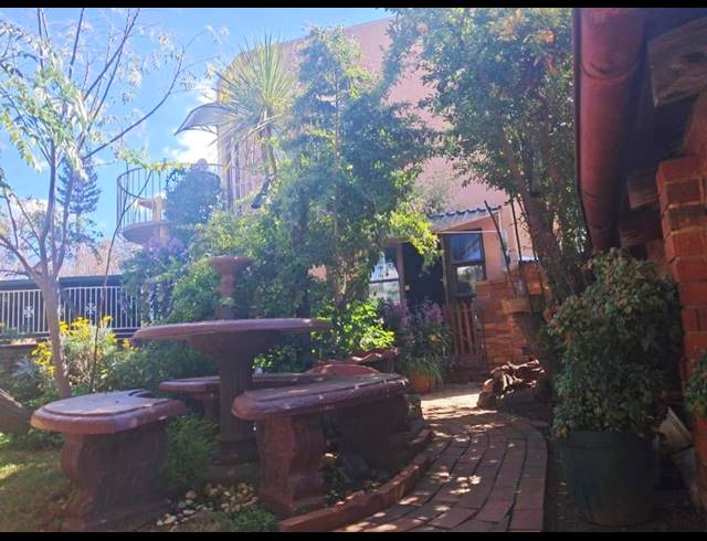 6 BEDROOM FREEHOLD FOR SALE IN SUIDEROORD